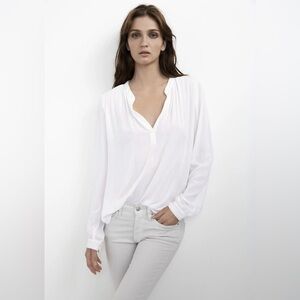 VELVET by Graham and Spencer
ROSIE RAYON CHALLIS BLOUSE IN WHITE size Large